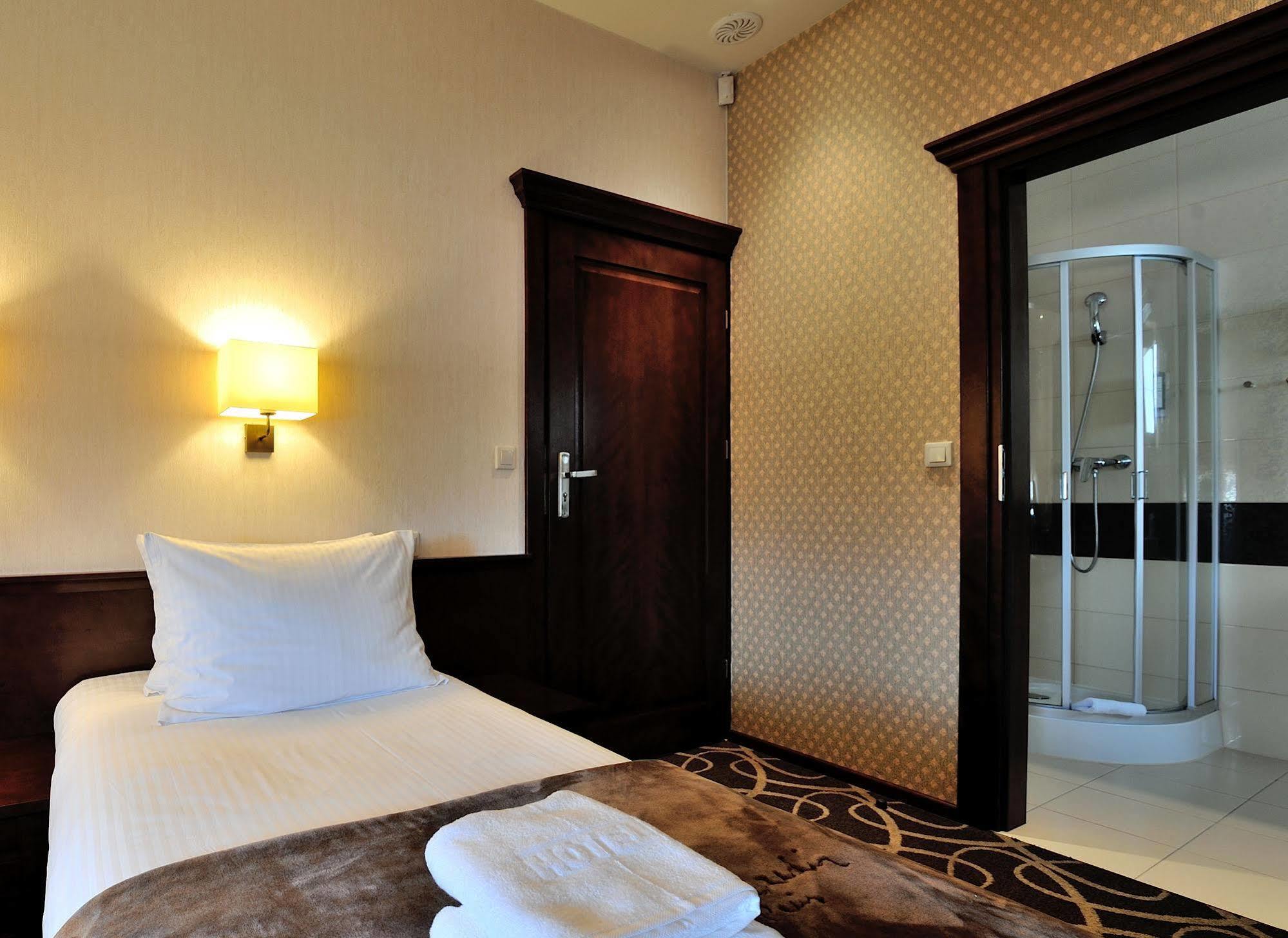 Hotel Dwor Choiny Kazimierówka المظهر الخارجي الصورة
