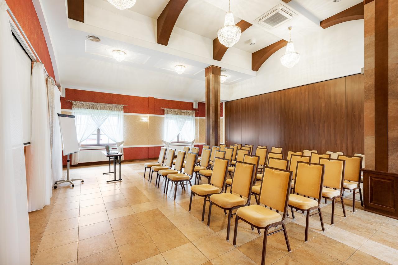 Hotel Dwor Choiny Kazimierówka المظهر الخارجي الصورة